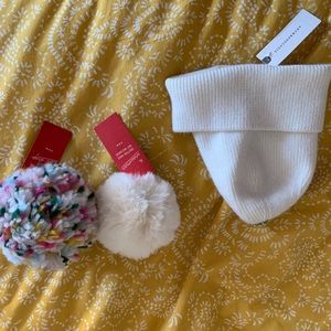 Beanie with two attachable pom-poms